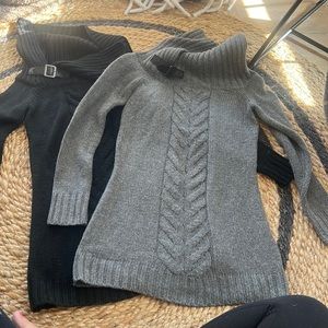 2 beautiful women Sweater with buckle